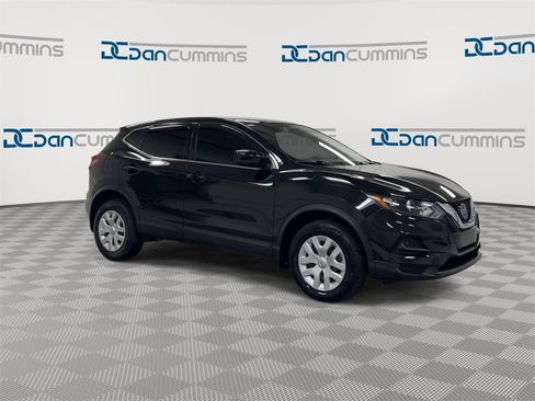 Used 2020 Nissan Rogue Sport S image 2