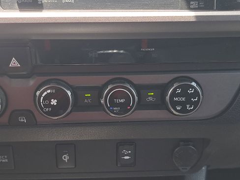 Used 2017 Toyota Tacoma TRD Off-Road w/ Tow Package (A/T) AWD/4WD image 22