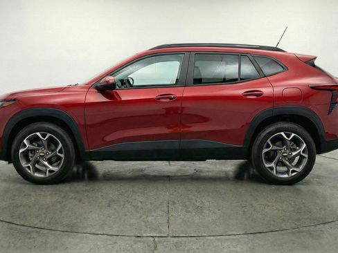 Used 2025 Chevrolet Trax LT FWD image 5