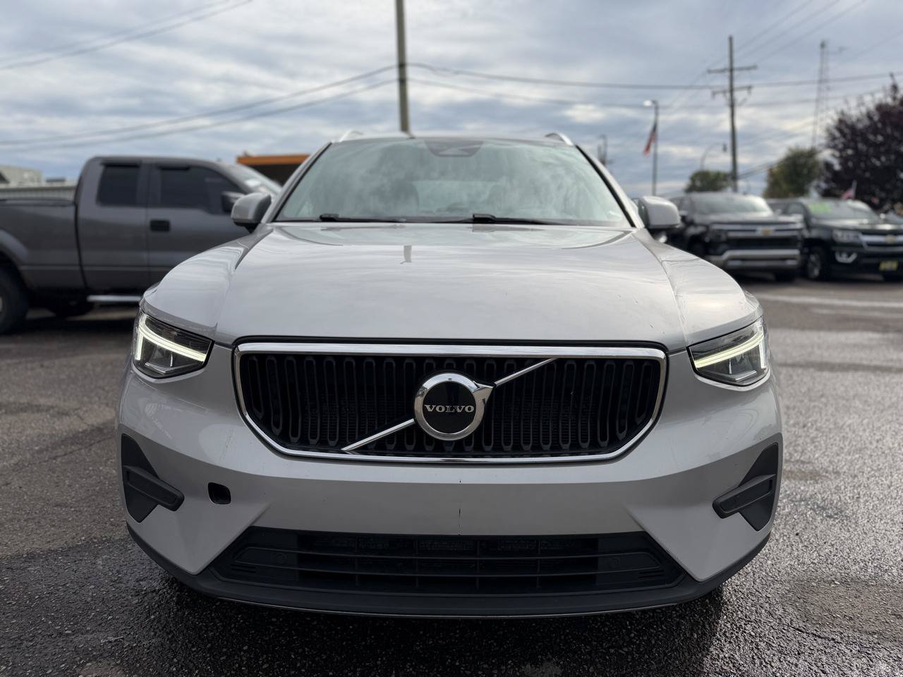 Used 2023 Volvo XC40 B5 Core AWD/4WD image 3