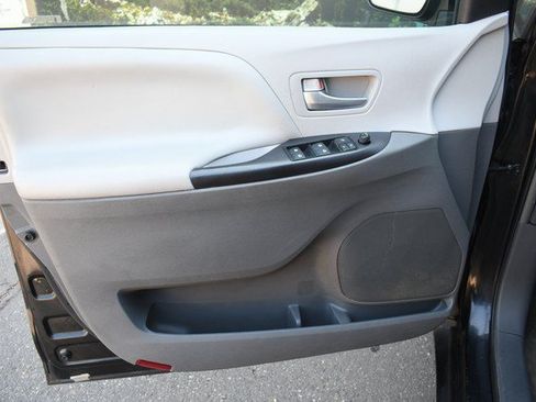 Used 2015 Toyota Sienna LE FWD image 13
