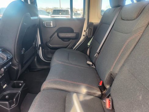 Used 2024 Jeep Wrangler Unlimited Rubicon image 7