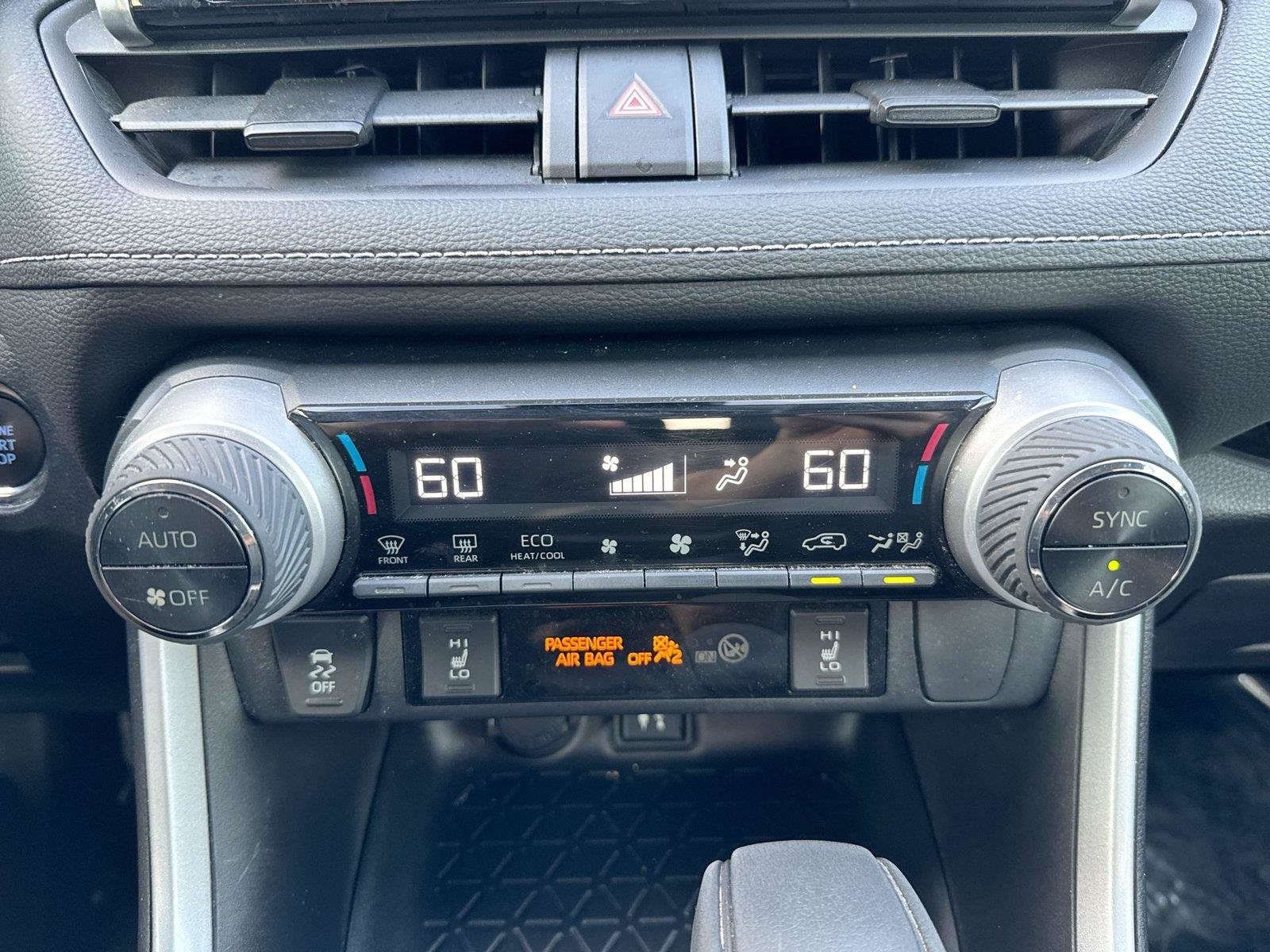 Used 2019 Toyota RAV4 XLE w/ Convenience Package FWD image 12