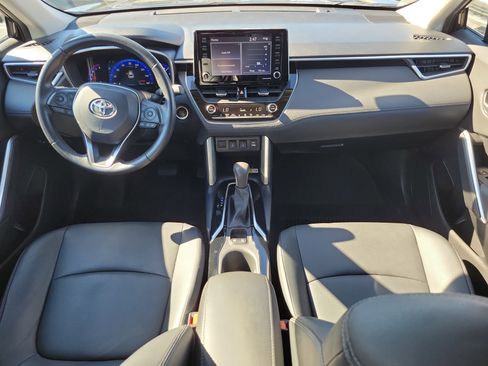 Used 2022 Toyota Corolla Cross XLE image 16
