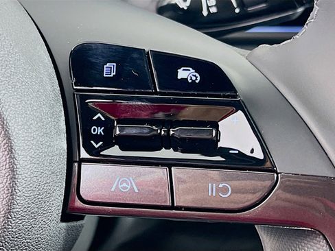 New 2025 Hyundai Elantra SEL FWD image 16