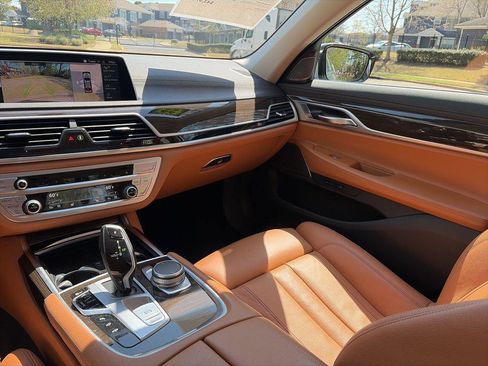 Used 2022 BMW 740i RWD image 16