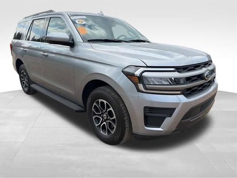 Used 2024 Ford Expedition XLT image 2