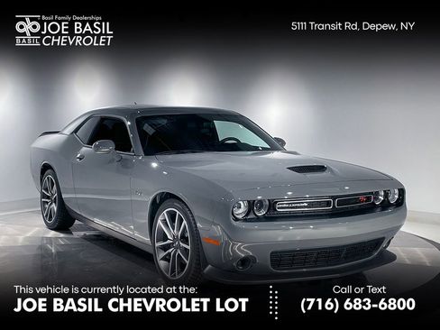 Used 2023 Dodge Challenger R/T image 1