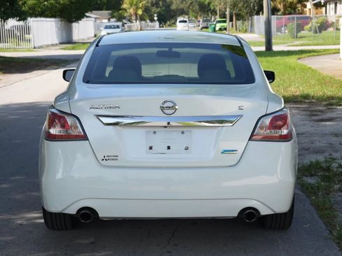 Used 2014 Nissan Altima 2.5 S w/ Display Audio Package FWD image 7