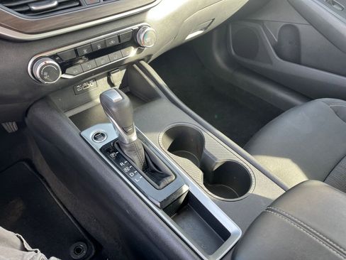 Used 2025 Nissan Altima 2.5 SV image 41