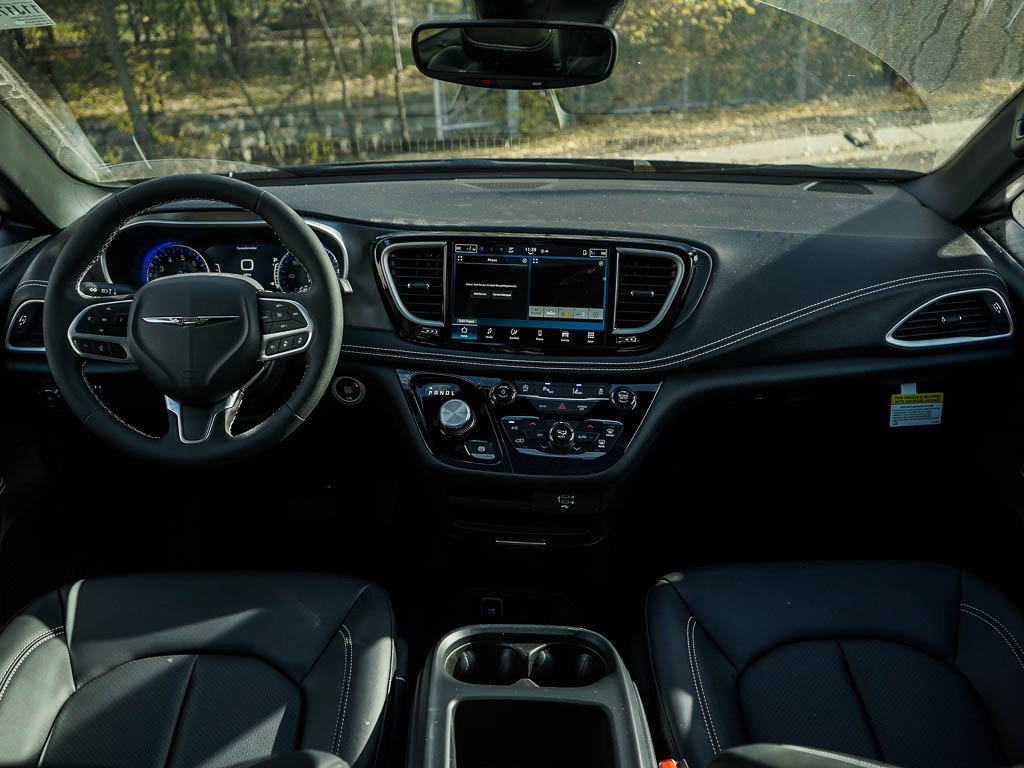 New 2026 Chrysler Pacifica Select AWD/4WD image 14