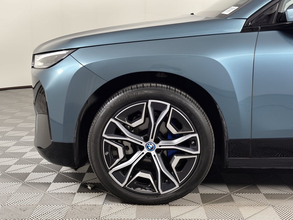 Used 2024 BMW iX xDrive50 w/ Sport Package AWD/4WD image 13