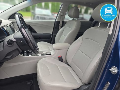Used 2018 Kia Niro Touring FWD image 9
