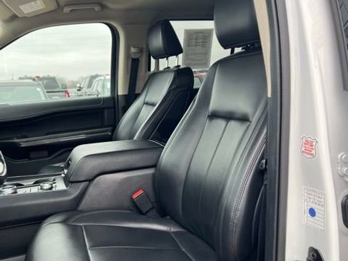 Used 2024 Ford Expedition Max XLT image 11