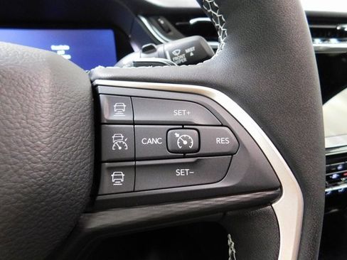 New 2025 Jeep Grand Cherokee Altitude image 22