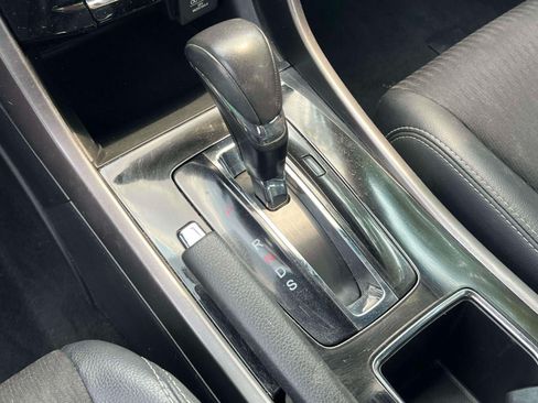 Used 2017 Honda Accord Sport image 10