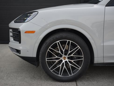 Certified 2026 Porsche Cayenne AWD/4WD image 37