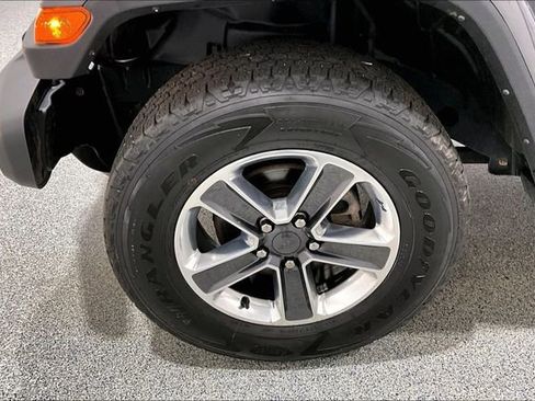 Used 2023 Jeep Wrangler Unlimited Sahara w/ Cold Weather Group AWD/4WD image 35