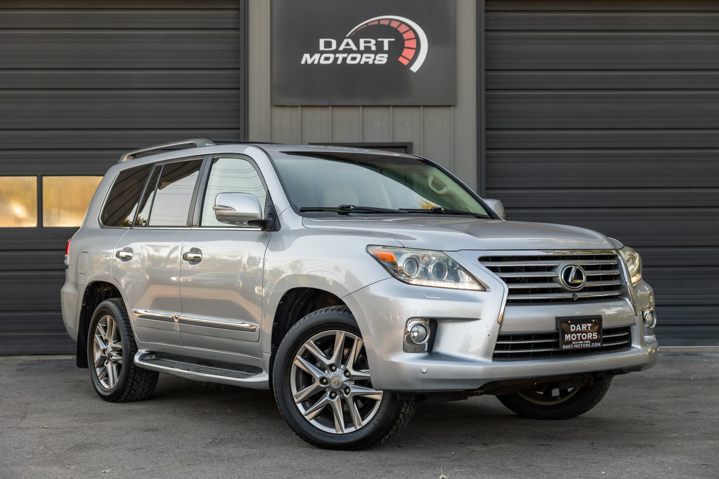 Used 2013 Lexus LX 570 4WD image 2
