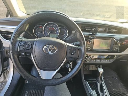 Used 2016 Toyota Corolla LE FWD image 3
