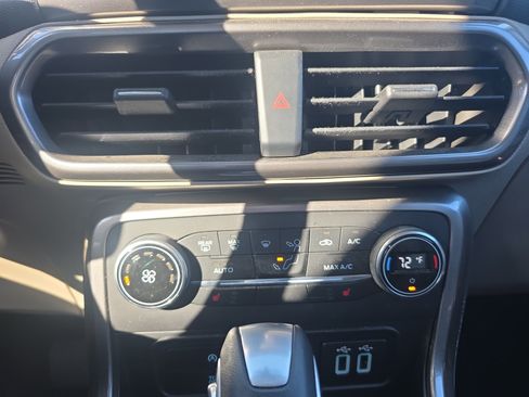 Certified 2019 Ford EcoSport SE image 40