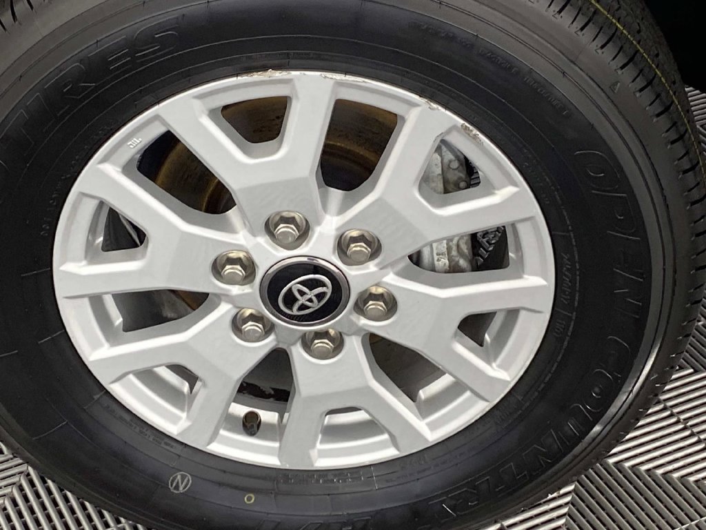 Used 2025 Toyota Tacoma SR5 AWD/4WD image 28