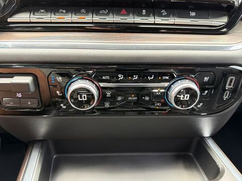 Used 2022 GMC Sierra 1500 SLT AWD/4WD image 14
