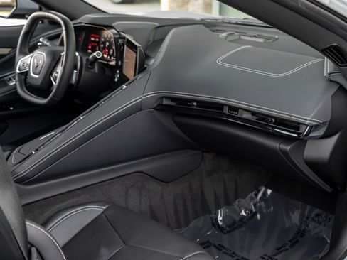 Used 2024 Chevrolet Corvette Stingray Preferred Cpe w/ Z51 Performance Package image 28