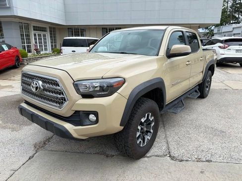 Used 2017 Toyota Tacoma TRD Off-Road w/ Tow Package RWD image 2