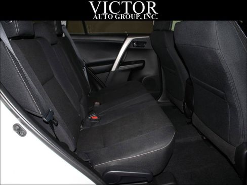 Used 2018 Toyota RAV4 XLE AWD/4WD image 37