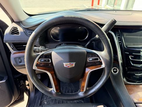 Used 2016 Cadillac Escalade Luxury AWD/4WD image 19