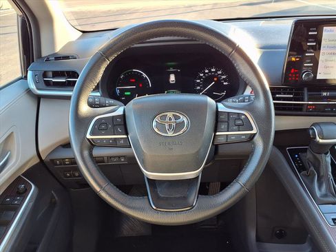 Certified 2024 Toyota Sienna XLE image 17