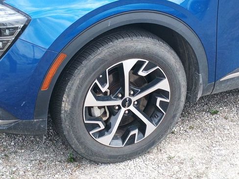 Used 2025 Kia Sportage EX w/ Premium Package FWD image 16