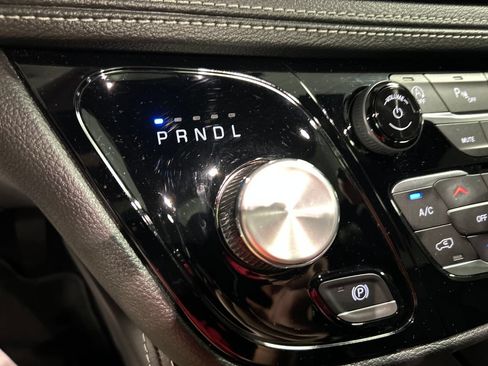 Used 2024 Chrysler Pacifica Limited w/ S Appearance Package FWD image 20