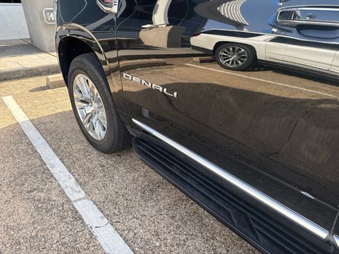 Used 2025 GMC Yukon Denali AWD/4WD image 14
