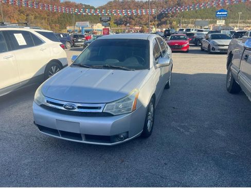 Used 2010 Ford Focus SEL image 2
