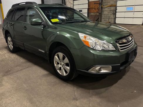 Used 2011 Subaru Outback 2.5i Premium w/ All-Weather Pkg AWD/4WD image 7