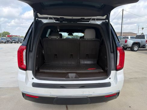 Used 2023 GMC Yukon SLT RWD image 14