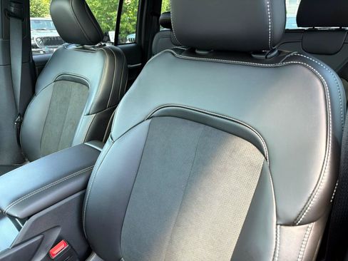 New 2026 Jeep Grand Cherokee Altitude AWD/4WD image 9
