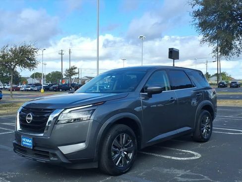 Used 2022 Nissan Pathfinder S FWD image 11