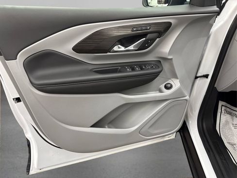 Used 2024 GMC Terrain SLT image 24