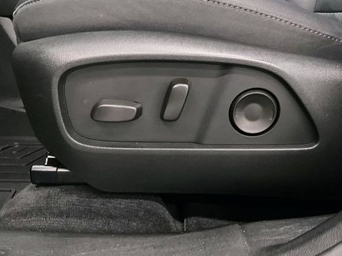 Used 2025 Chevrolet Equinox LT w/ Convenience Package II FWD image 39