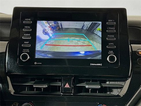 Used 2022 Toyota Camry SE image 15