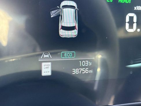 Used 2025 Kia Niro EX FWD image 17