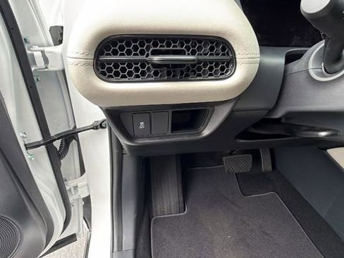 New 2026 Honda HR-V LX image 30