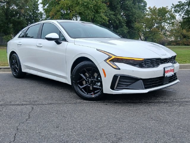 New 2027 Kia K5 LXS FWD image 2