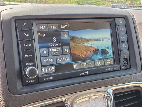 Used 2015 Chrysler Town & Country Touring FWD image 14