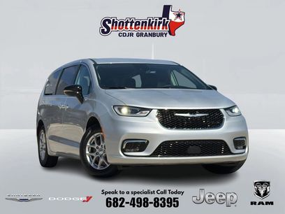 Used 2024 Chrysler Pacifica Touring-L