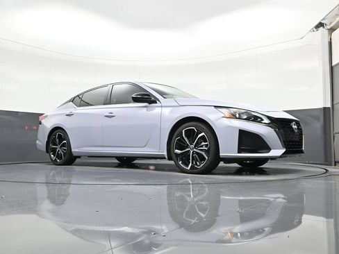 Certified 2025 Nissan Altima 2.5 SR FWD image 19