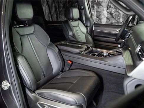 Used 2024 Jeep Wagoneer Series III w/ Premium Group I image 9